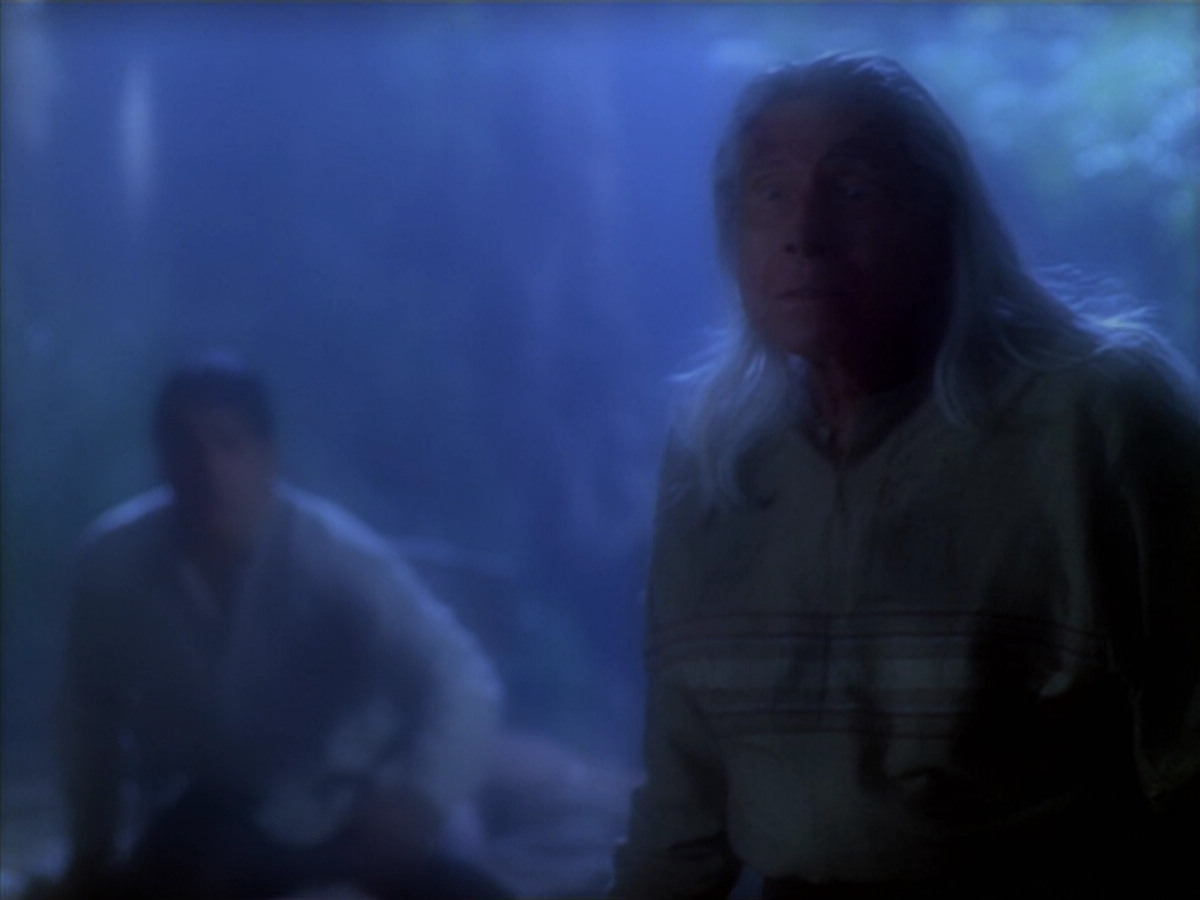 extant_StarTrek_VOY_5x19-TheFight_02677.jpg