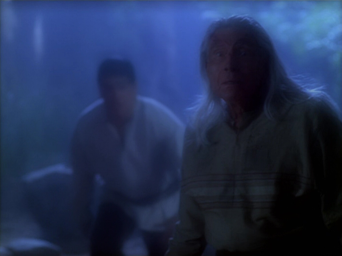 extant_StarTrek_VOY_5x19-TheFight_02678.jpg