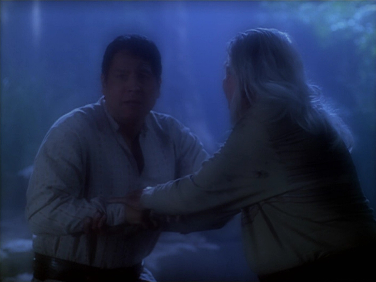extant_StarTrek_VOY_5x19-TheFight_02687.jpg