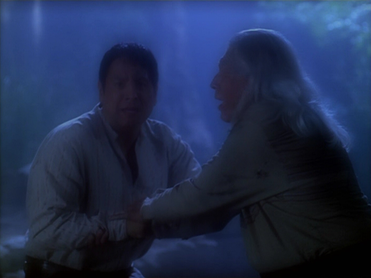 extant_StarTrek_VOY_5x19-TheFight_02688.jpg