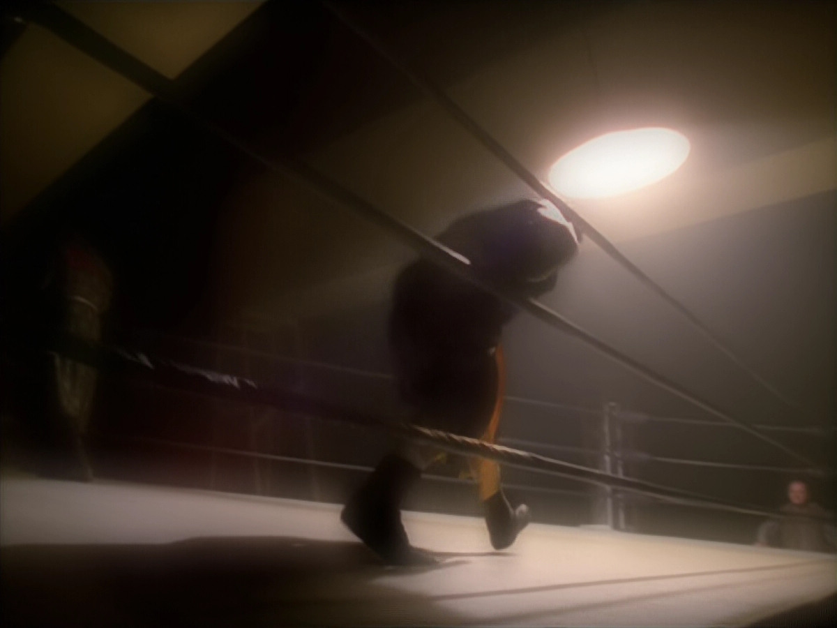 extant_StarTrek_VOY_5x19-TheFight_02694.jpg