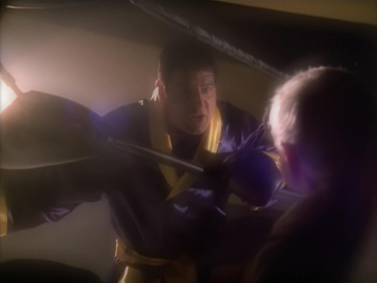 extant_StarTrek_VOY_5x19-TheFight_02698.jpg