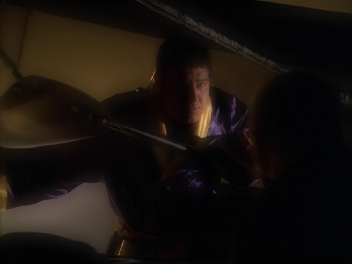 extant_StarTrek_VOY_5x19-TheFight_02701.jpg