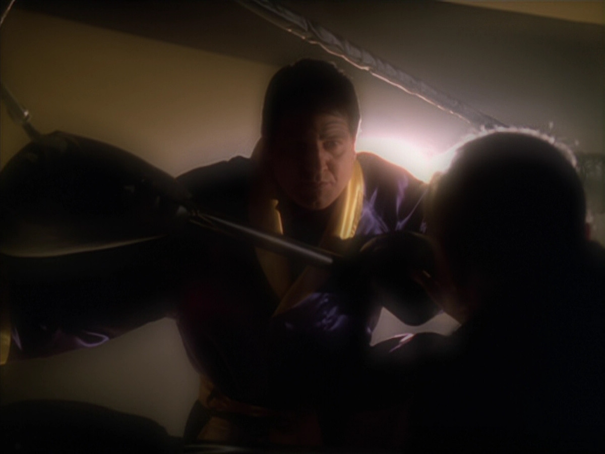 extant_StarTrek_VOY_5x19-TheFight_02711.jpg