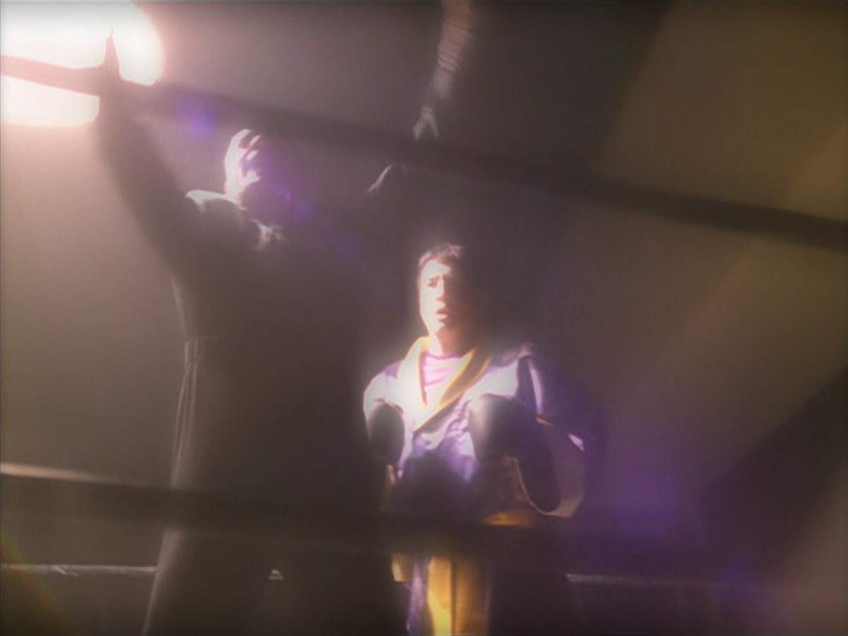 extant_StarTrek_VOY_5x19-TheFight_02728.jpg