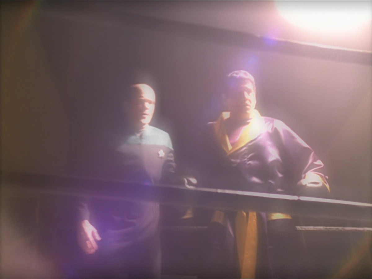 extant_StarTrek_VOY_5x19-TheFight_02735.jpg