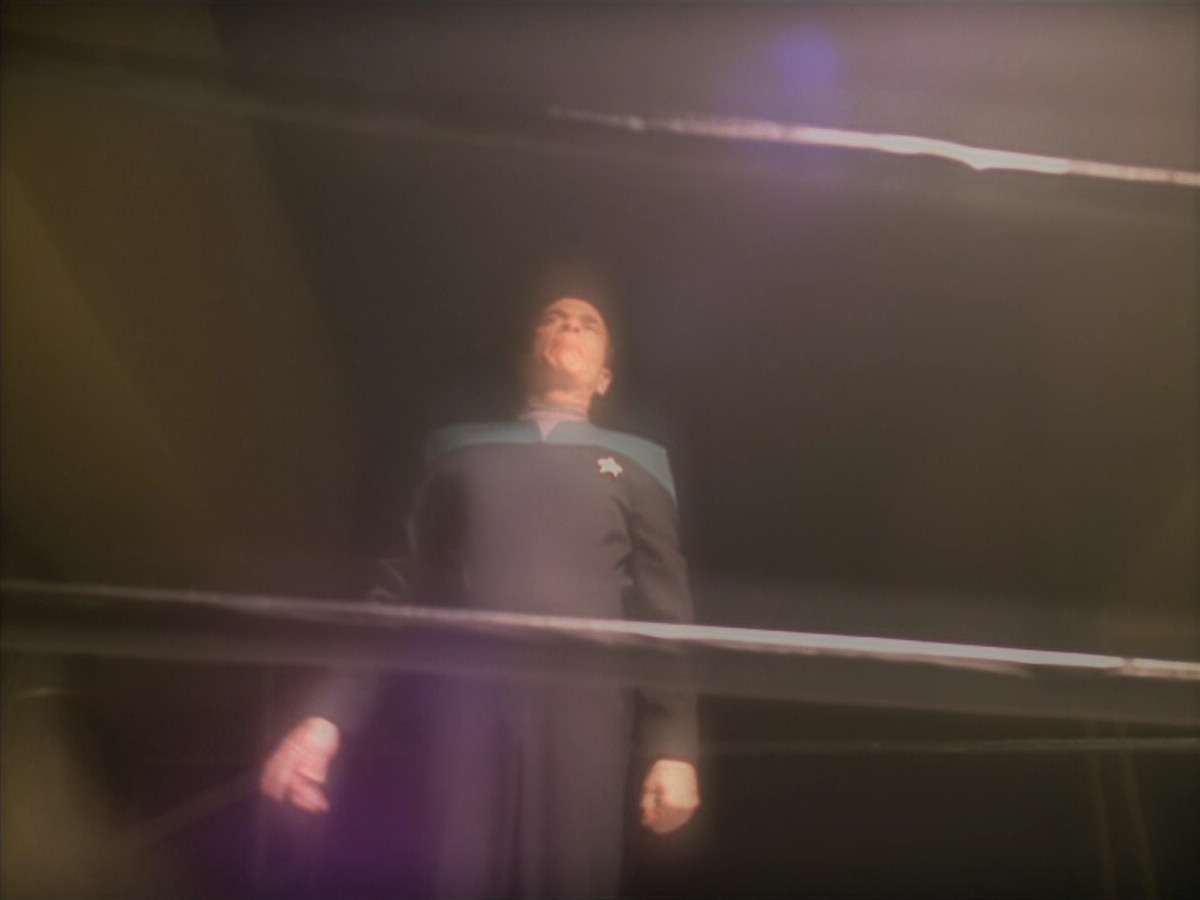 extant_StarTrek_VOY_5x19-TheFight_02737.jpg