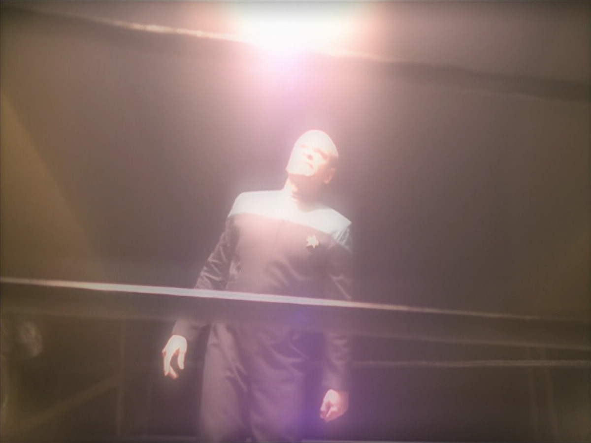 extant_StarTrek_VOY_5x19-TheFight_02738.jpg