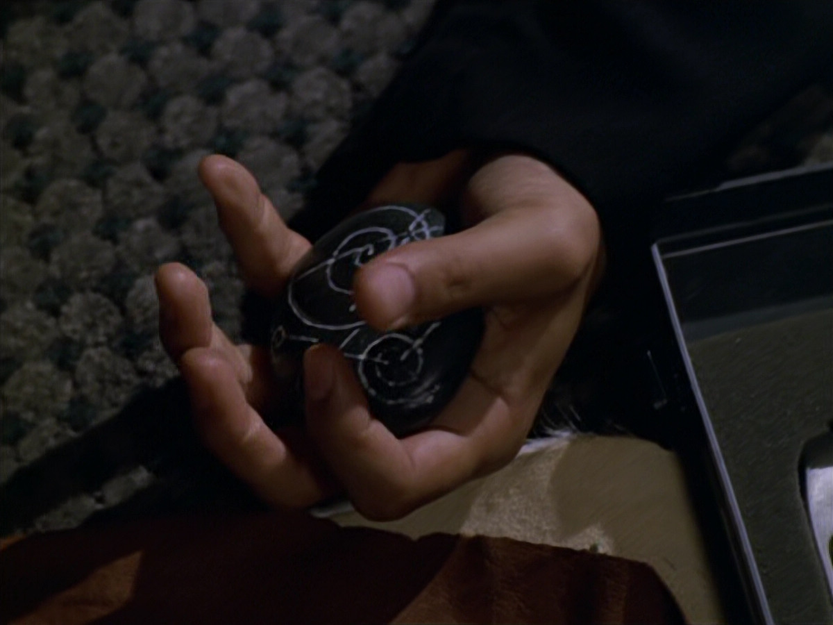 extant_StarTrek_VOY_5x19-TheFight_02743.jpg