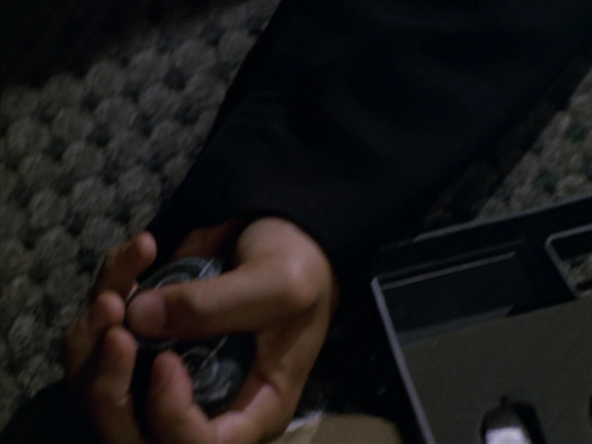 extant_StarTrek_VOY_5x19-TheFight_02744.jpg
