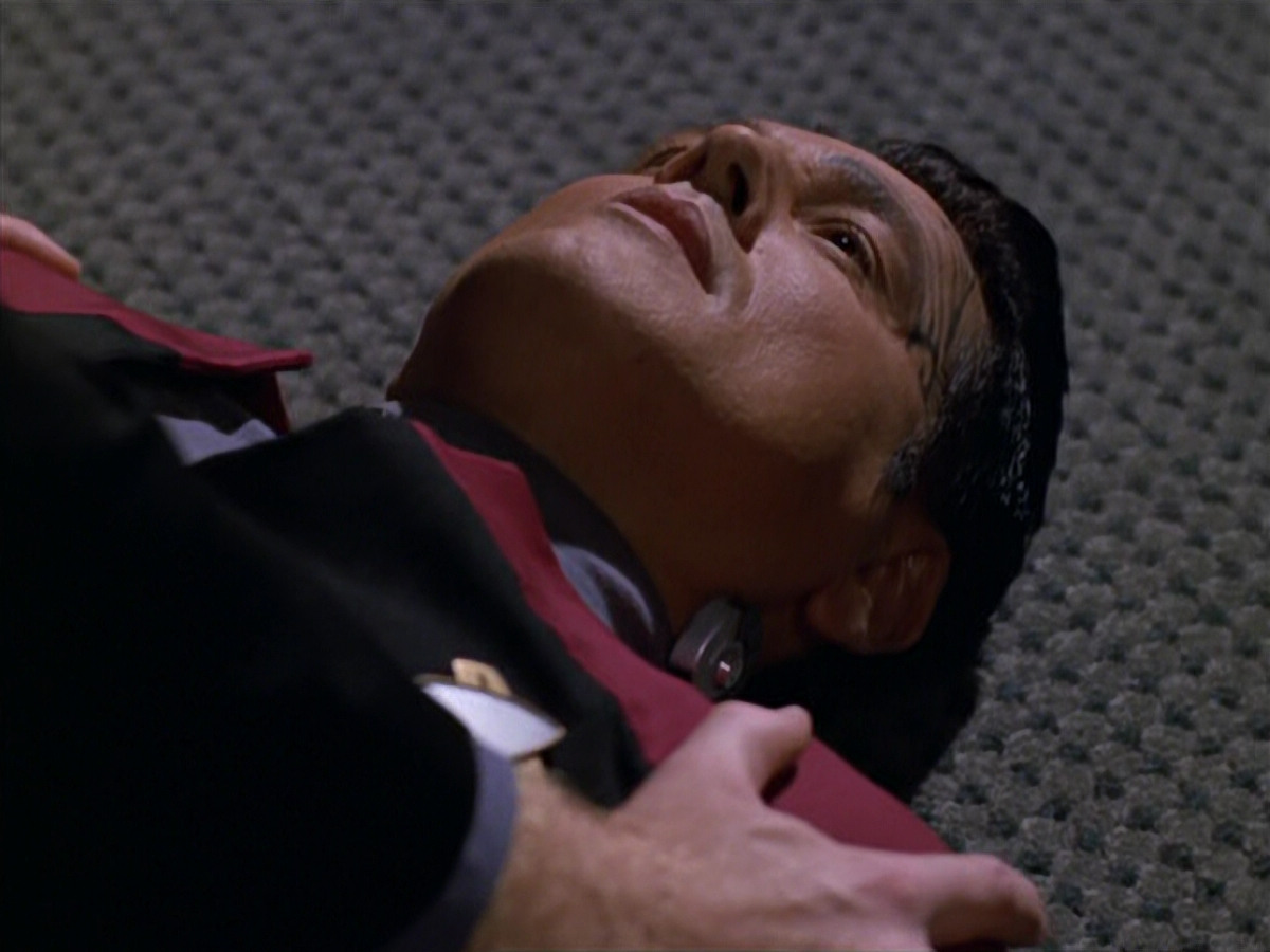 extant_StarTrek_VOY_5x19-TheFight_02748.jpg