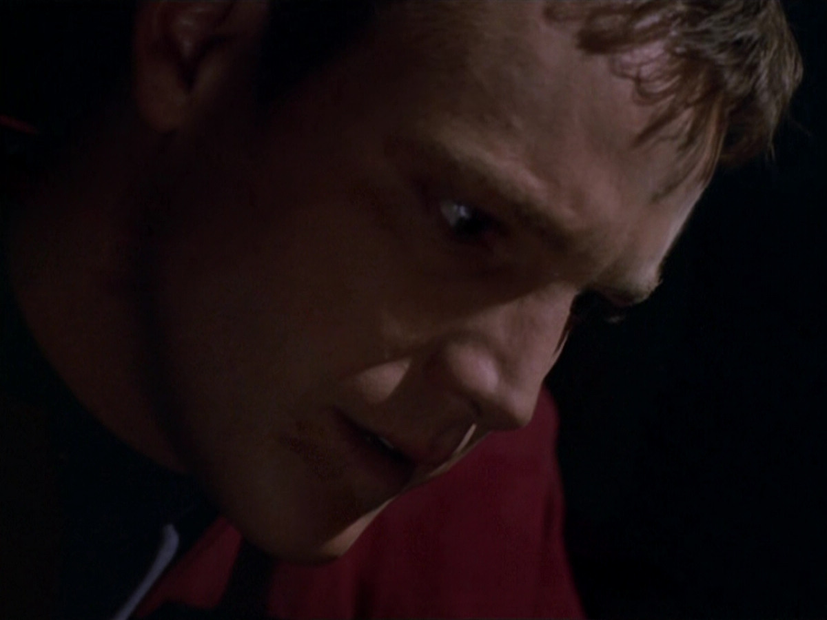 extant_StarTrek_VOY_5x19-TheFight_02750.jpg