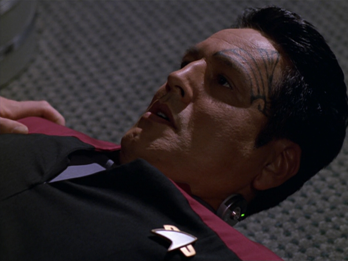 extant_StarTrek_VOY_5x19-TheFight_02761.jpg