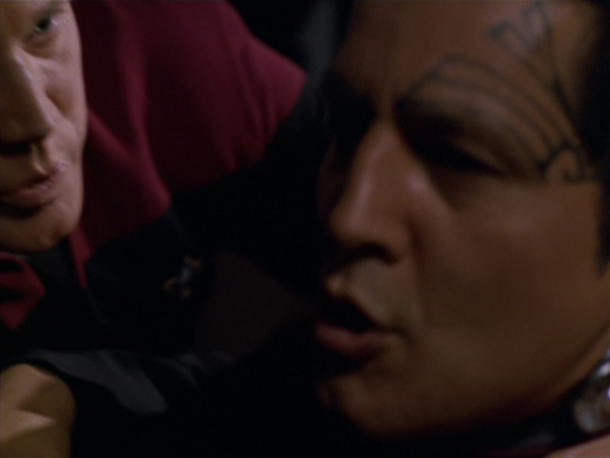 extant_StarTrek_VOY_5x19-TheFight_02769.jpg