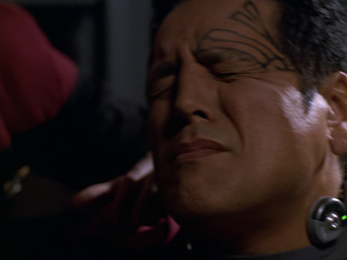 extant_StarTrek_VOY_5x19-TheFight_02774.jpg