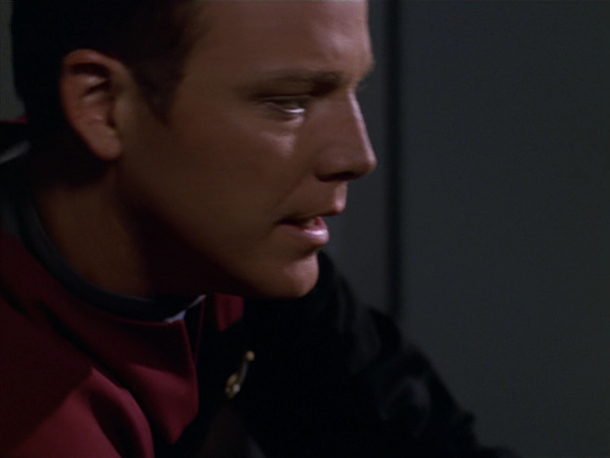 extant_StarTrek_VOY_5x19-TheFight_02776.jpg
