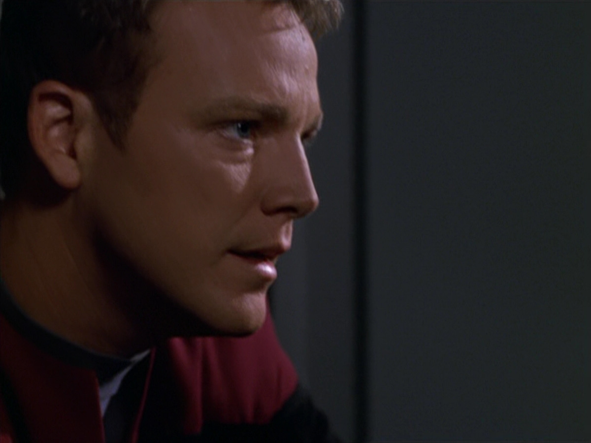 extant_StarTrek_VOY_5x19-TheFight_02777.jpg