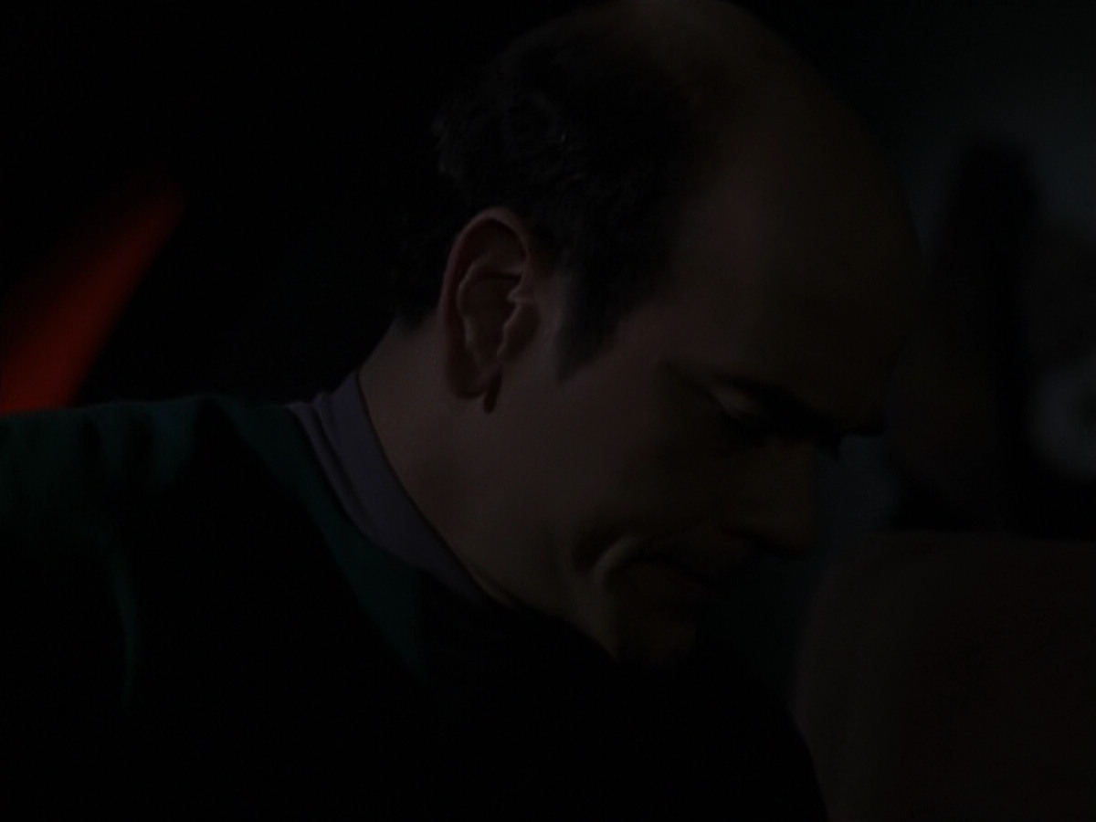 extant_StarTrek_VOY_5x19-TheFight_02782.jpg