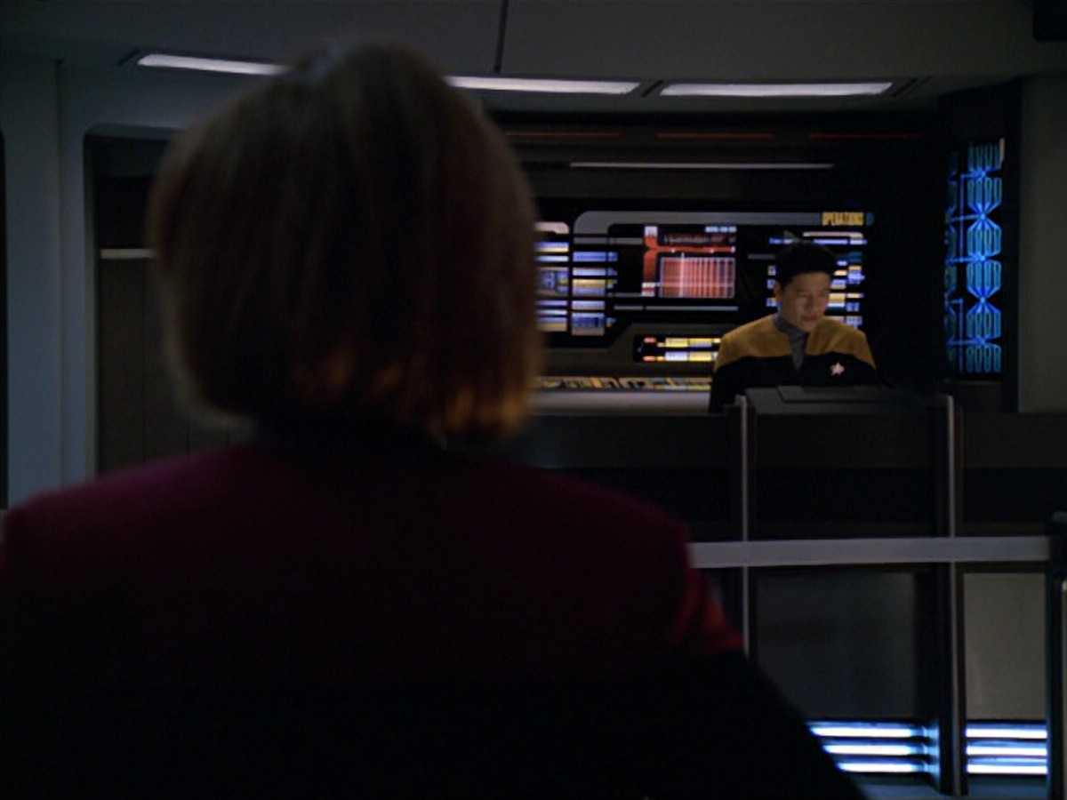 extant_StarTrek_VOY_5x19-TheFight_02803.jpg