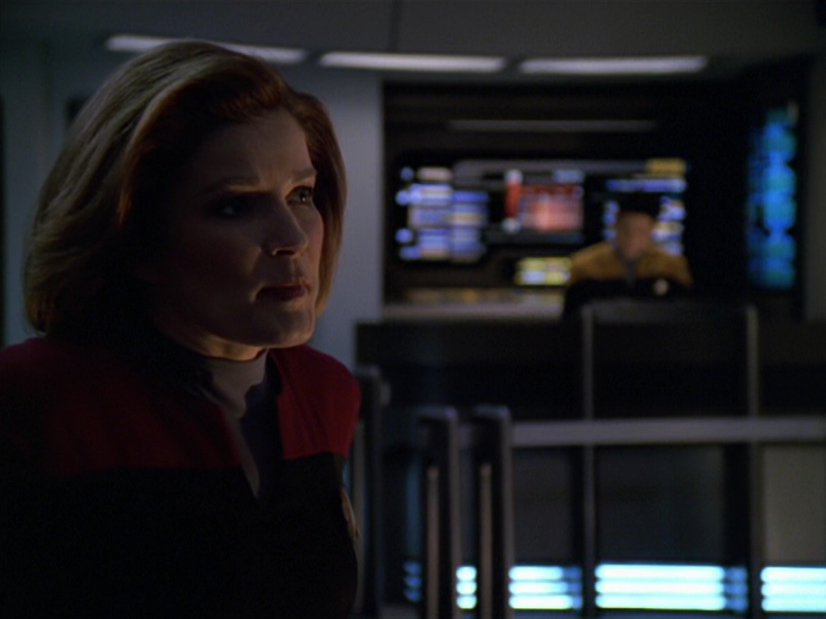 extant_StarTrek_VOY_5x19-TheFight_02806.jpg