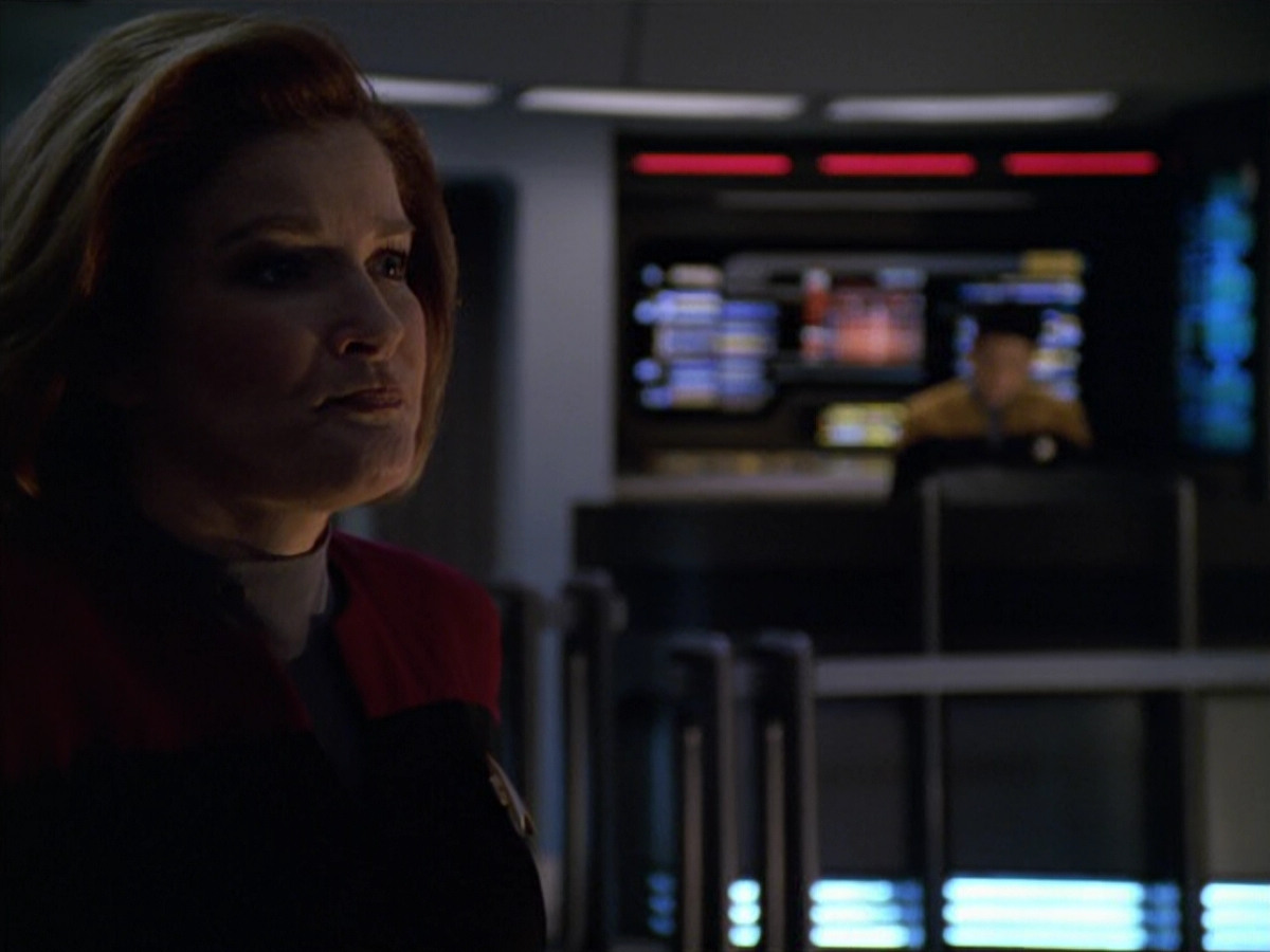 extant_StarTrek_VOY_5x19-TheFight_02807.jpg