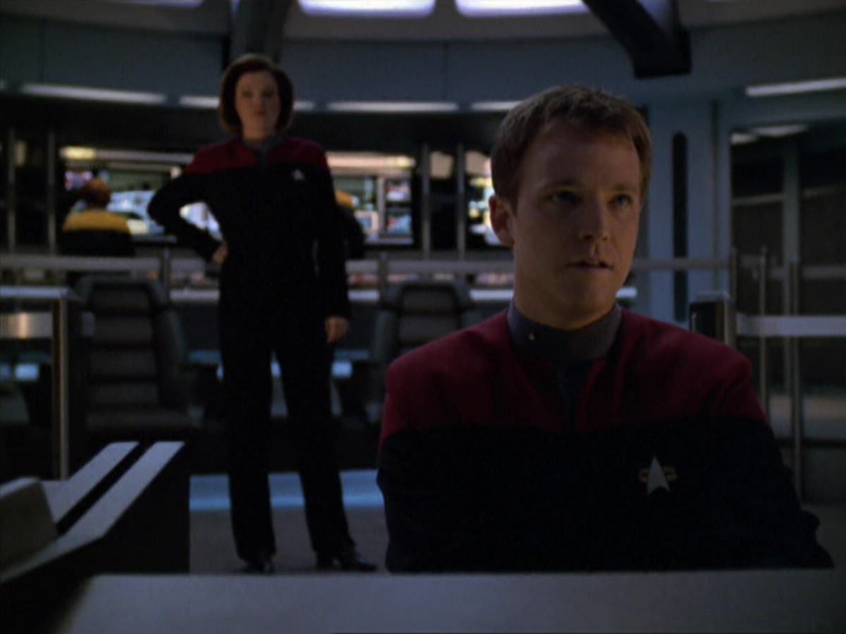 extant_StarTrek_VOY_5x19-TheFight_02810.jpg
