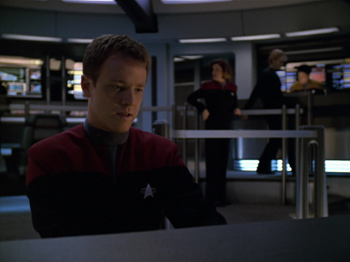extant_StarTrek_VOY_5x19-TheFight_02818.jpg