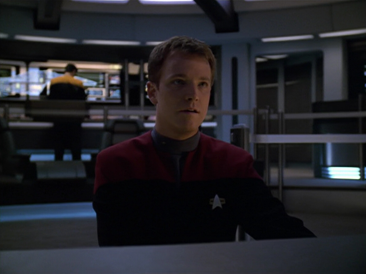 extant_StarTrek_VOY_5x19-TheFight_02829.jpg