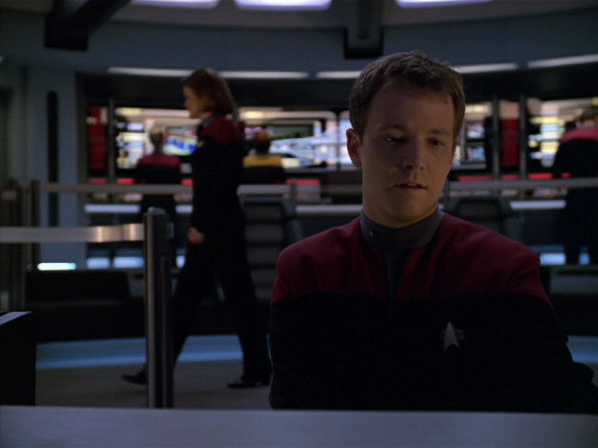 extant_StarTrek_VOY_5x19-TheFight_02833.jpg