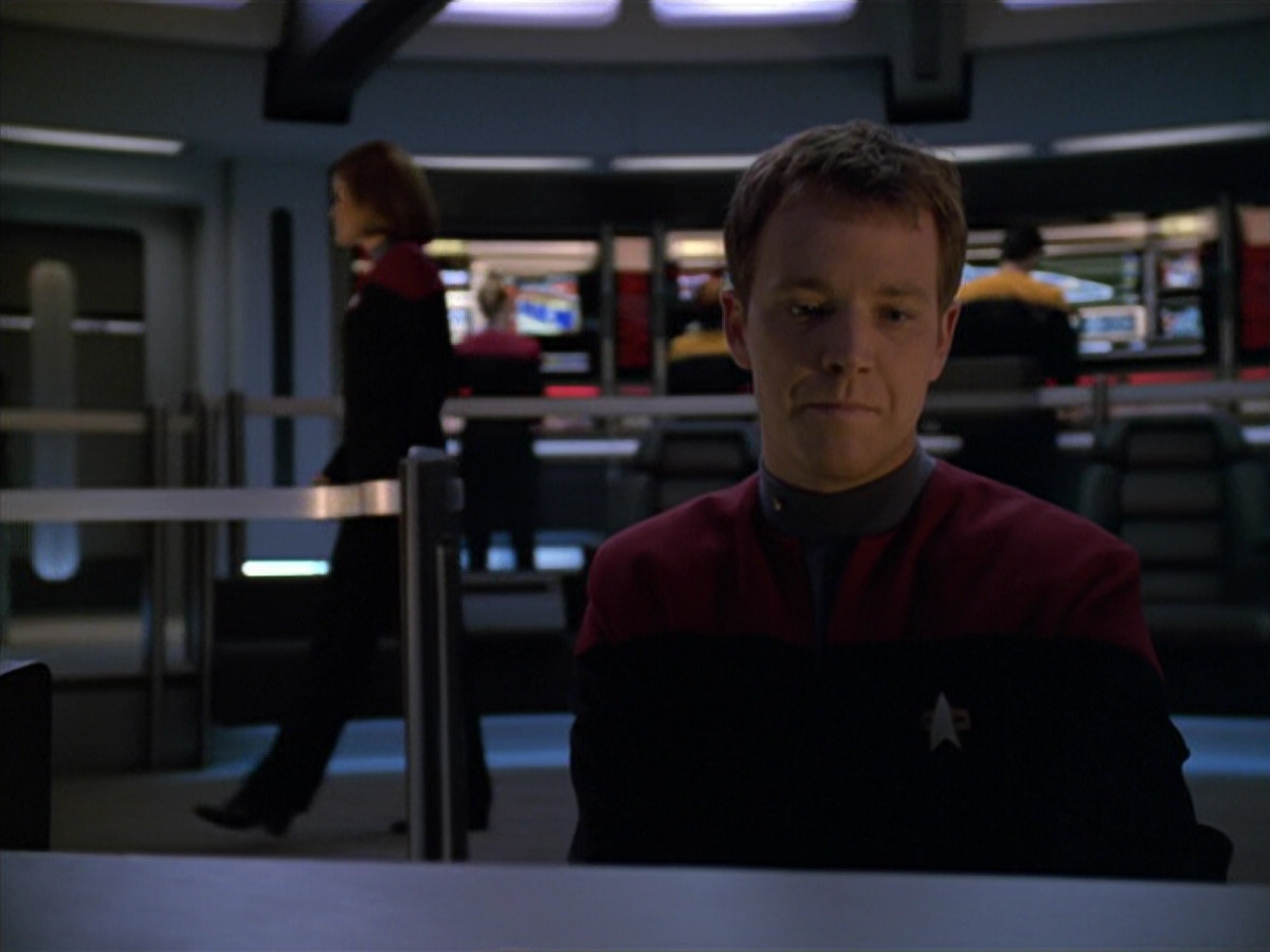 extant_StarTrek_VOY_5x19-TheFight_02834.jpg