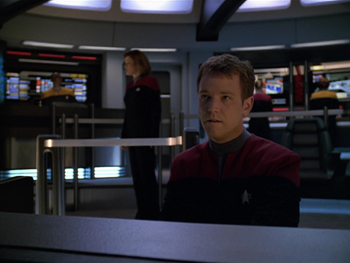 extant_StarTrek_VOY_5x19-TheFight_02841.jpg