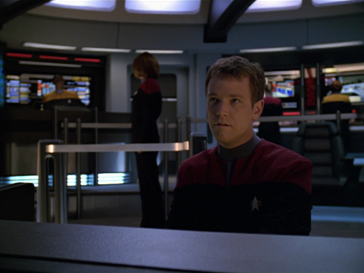 extant_StarTrek_VOY_5x19-TheFight_02842.jpg