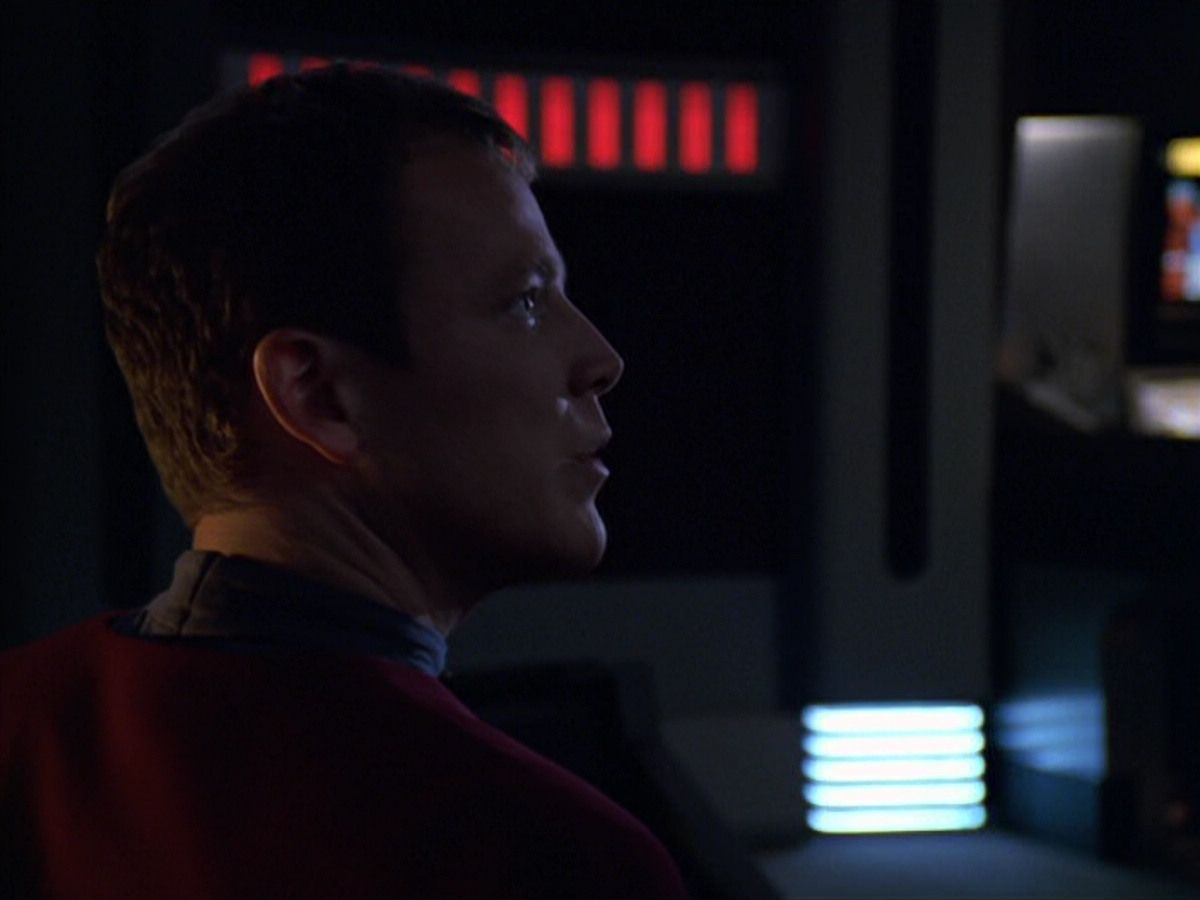 extant_StarTrek_VOY_5x19-TheFight_02853.jpg