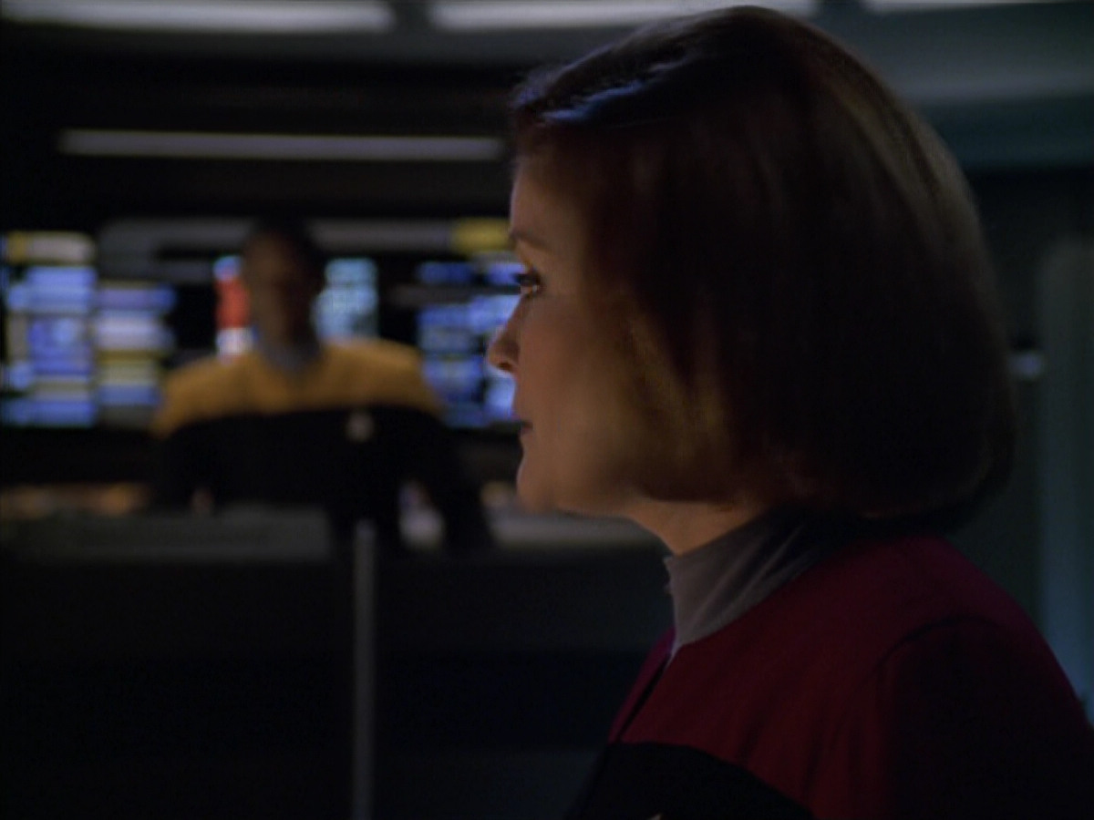 extant_StarTrek_VOY_5x19-TheFight_02857.jpg