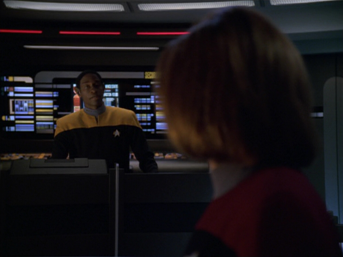 extant_StarTrek_VOY_5x19-TheFight_02858.jpg