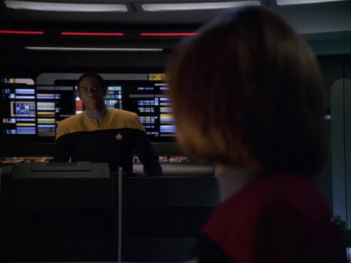 extant_StarTrek_VOY_5x19-TheFight_02860.jpg