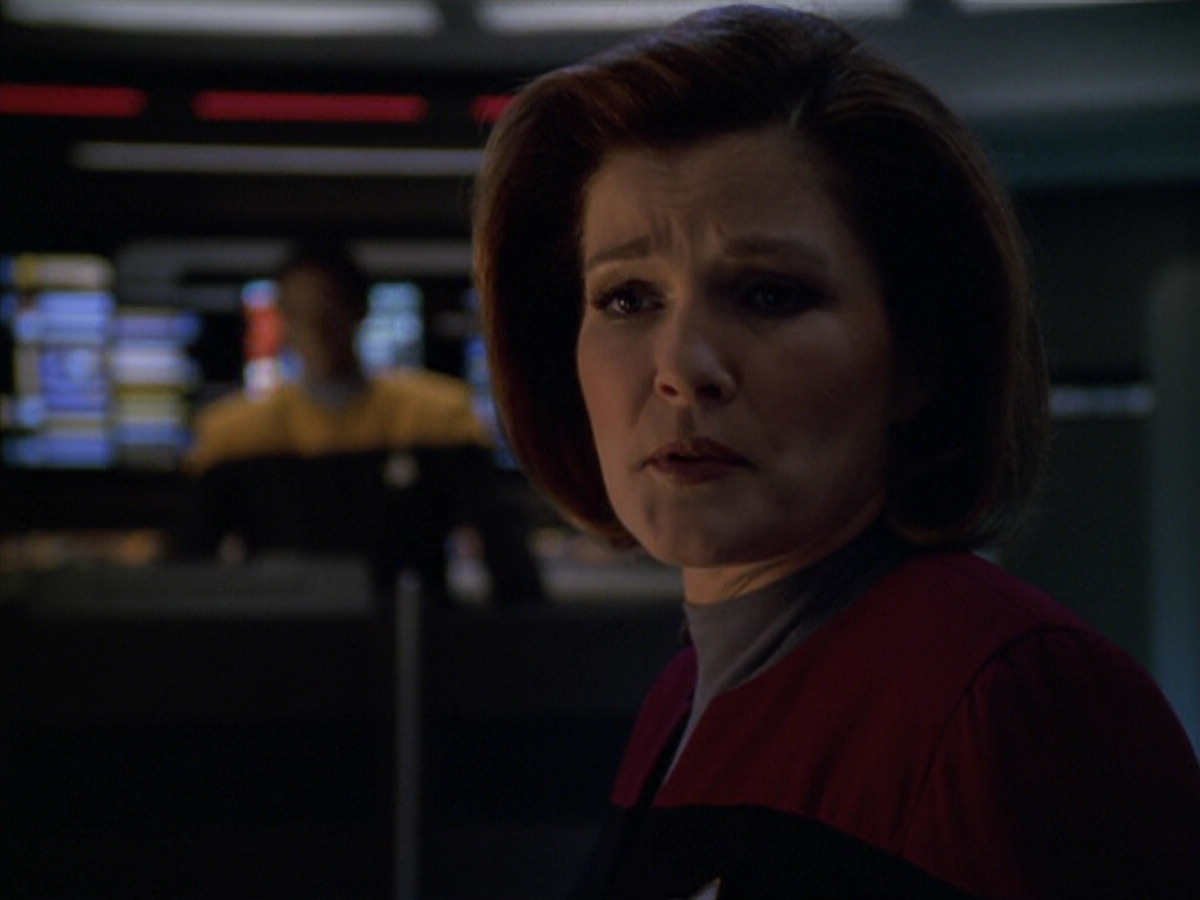 extant_StarTrek_VOY_5x19-TheFight_02866.jpg