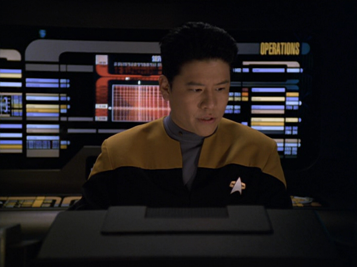 extant_StarTrek_VOY_5x19-TheFight_02869.jpg