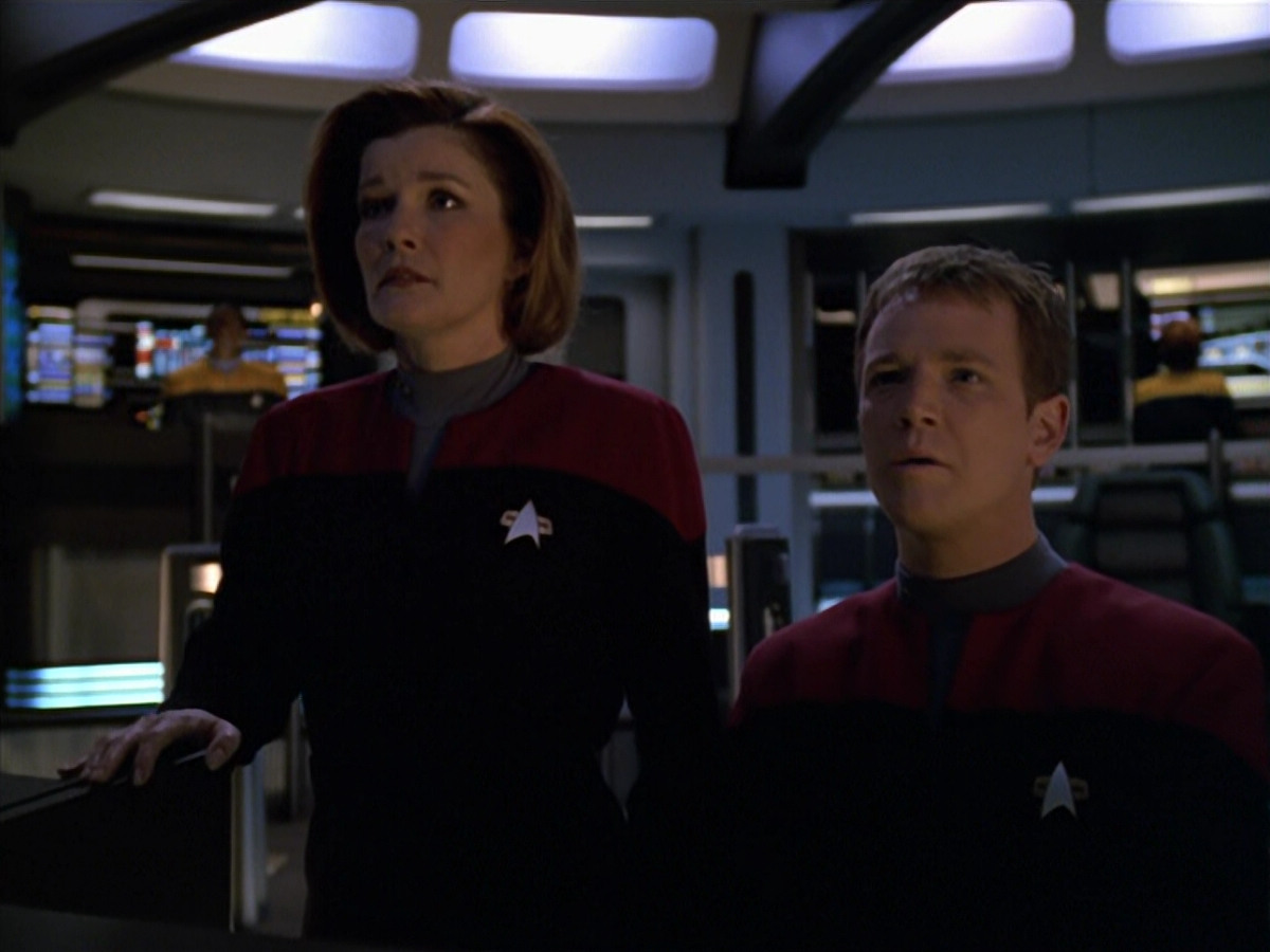 extant_StarTrek_VOY_5x19-TheFight_02882.jpg