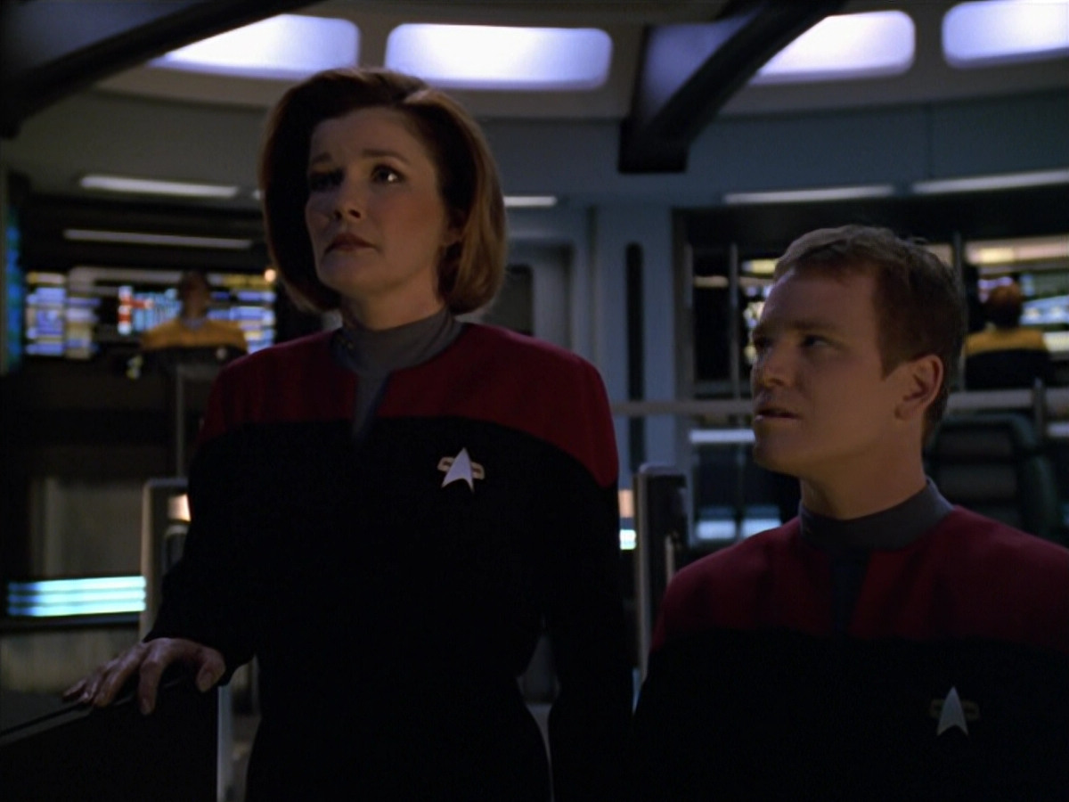 extant_StarTrek_VOY_5x19-TheFight_02883.jpg