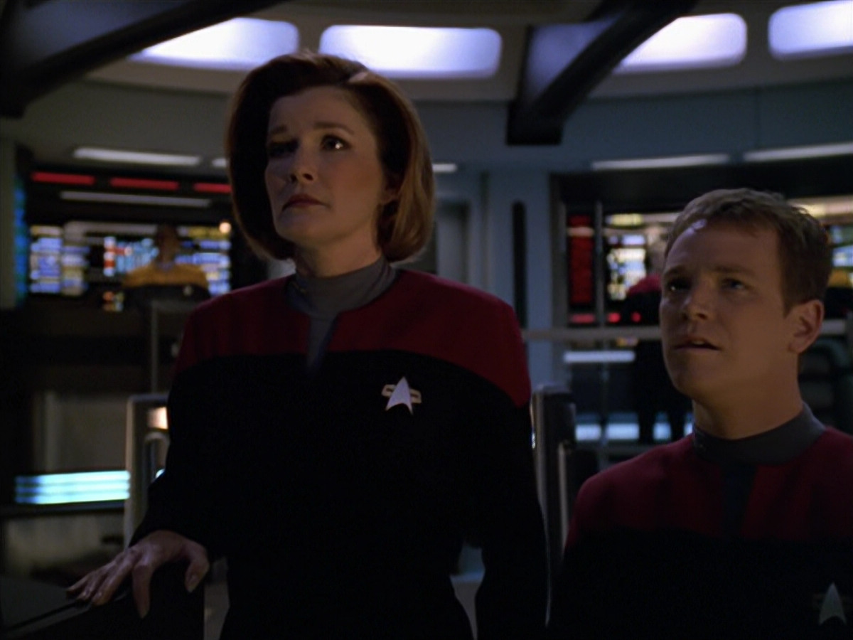 extant_StarTrek_VOY_5x19-TheFight_02884.jpg