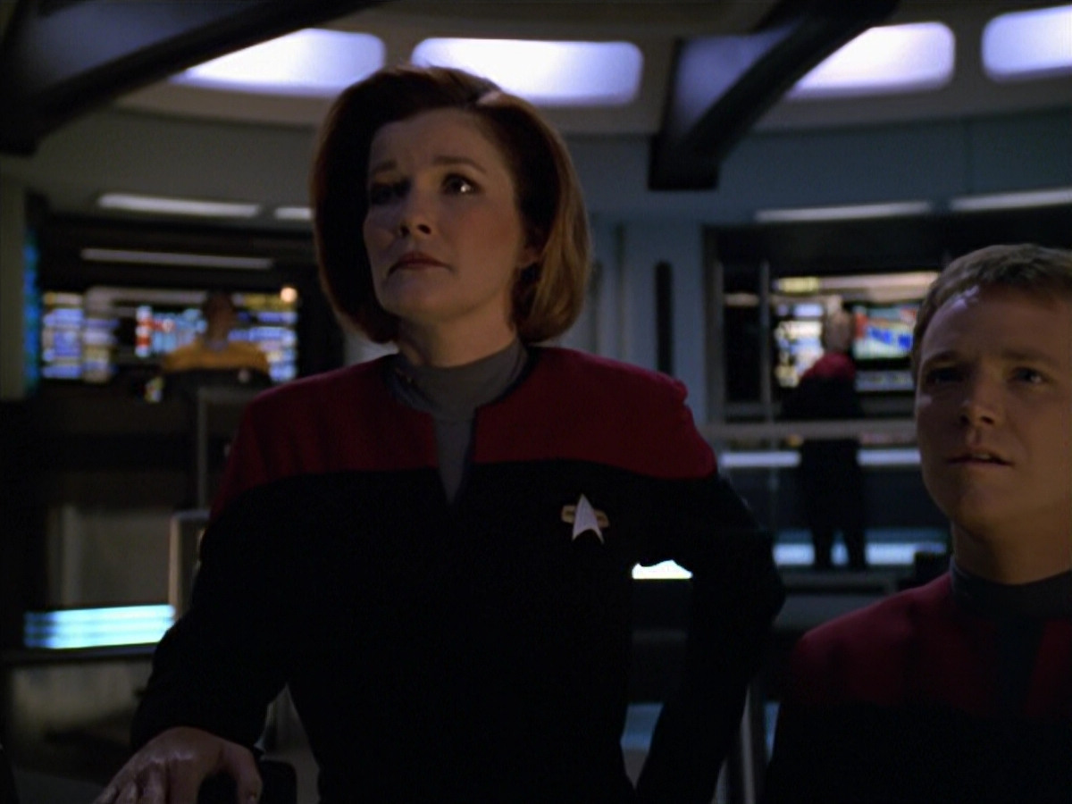 extant_StarTrek_VOY_5x19-TheFight_02885.jpg