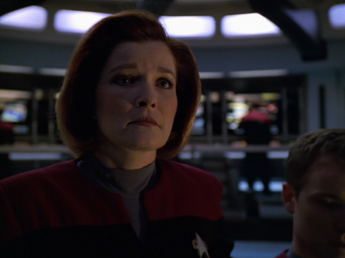 extant_StarTrek_VOY_5x19-TheFight_02893.jpg