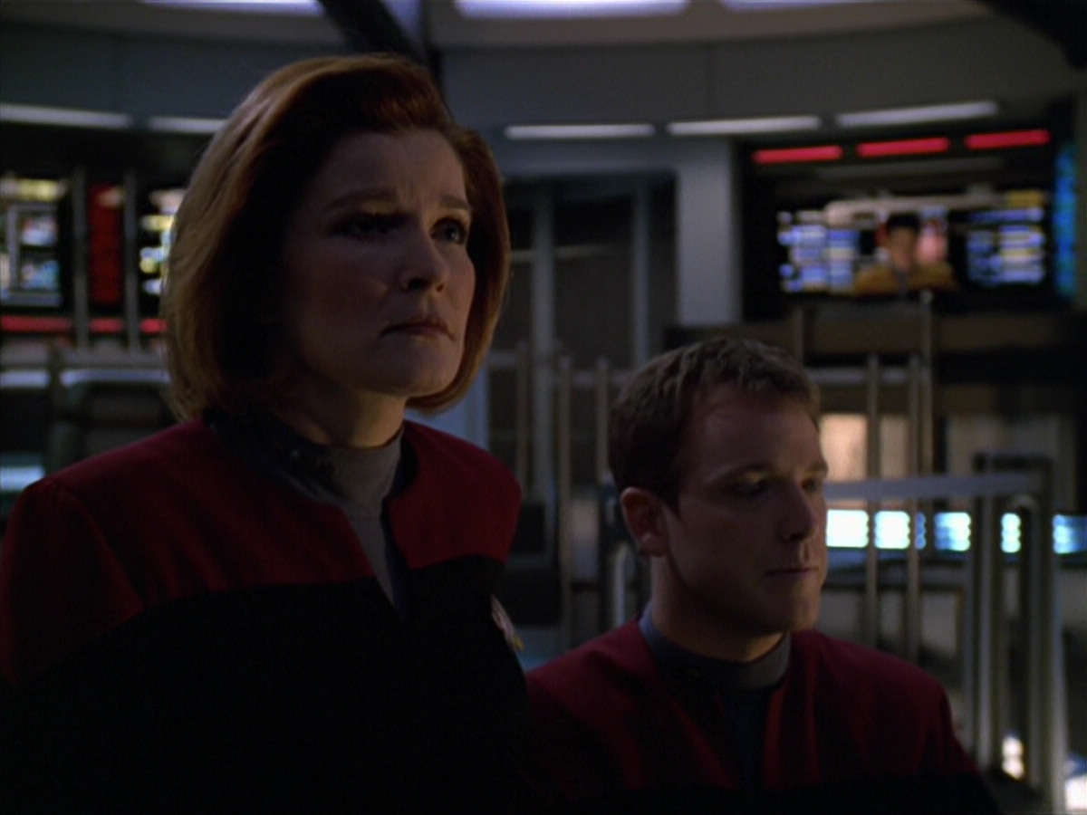 extant_StarTrek_VOY_5x19-TheFight_02897.jpg
