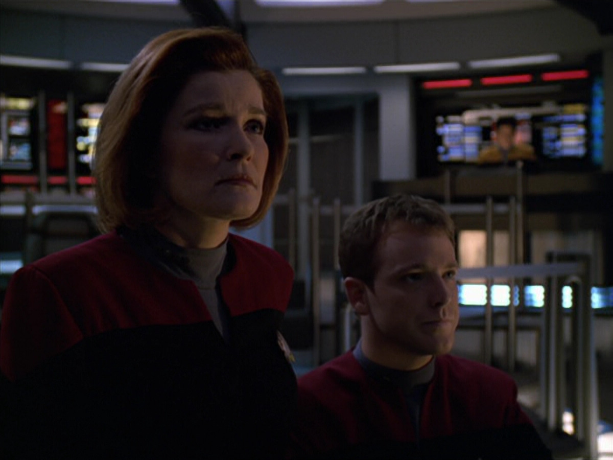 extant_StarTrek_VOY_5x19-TheFight_02898.jpg