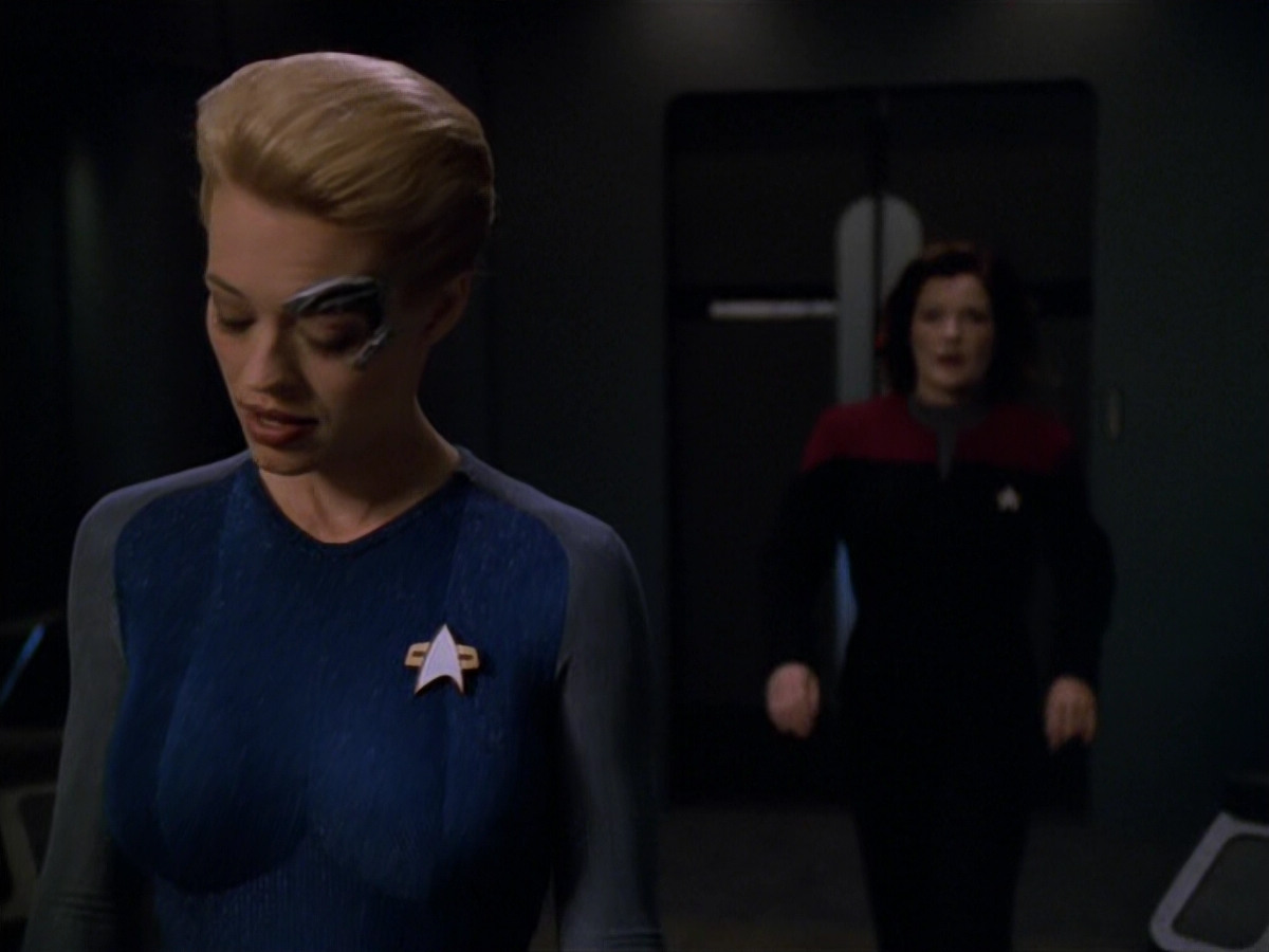 extant_StarTrek_VOY_5x19-TheFight_02904.jpg