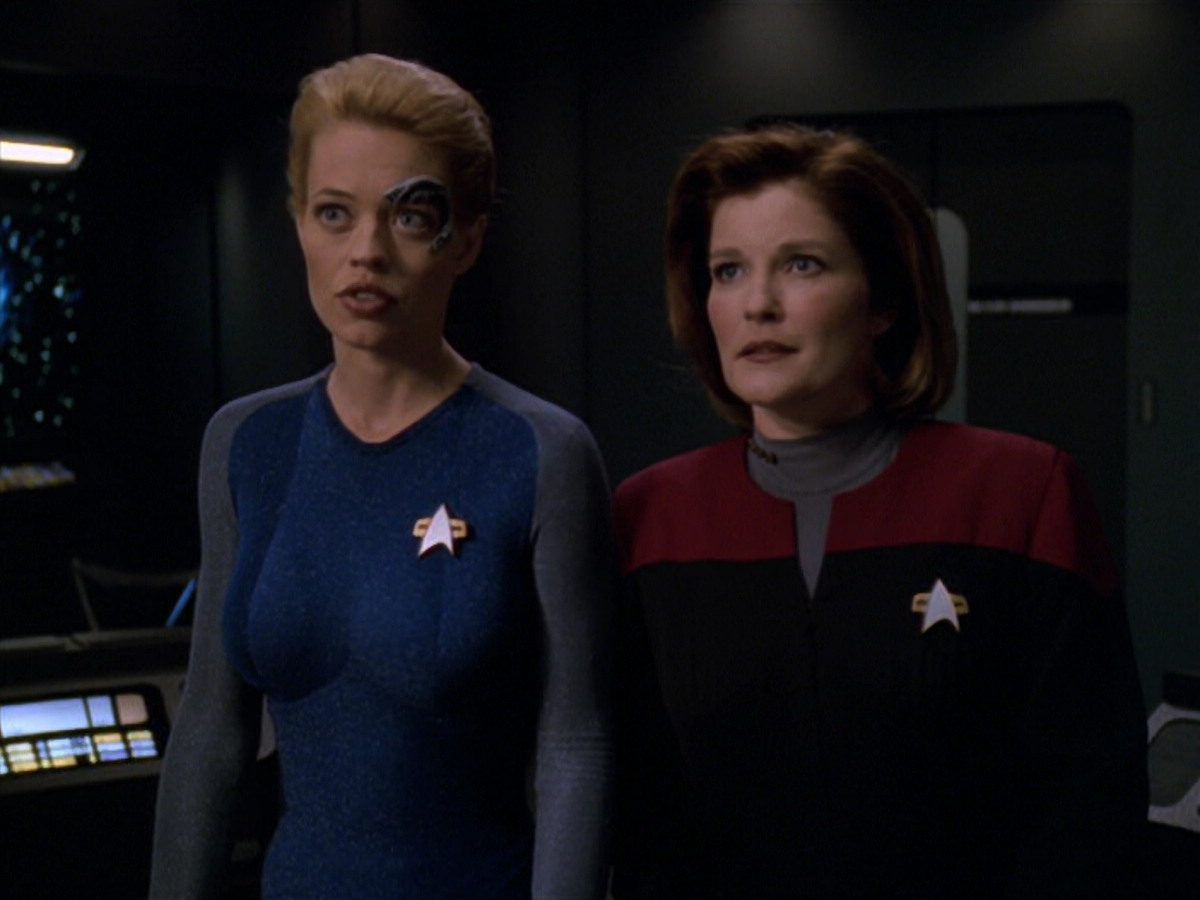 extant_StarTrek_VOY_5x19-TheFight_02931.jpg
