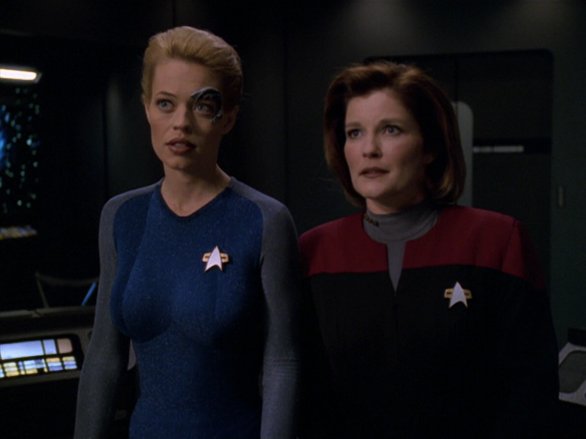 extant_StarTrek_VOY_5x19-TheFight_02933.jpg