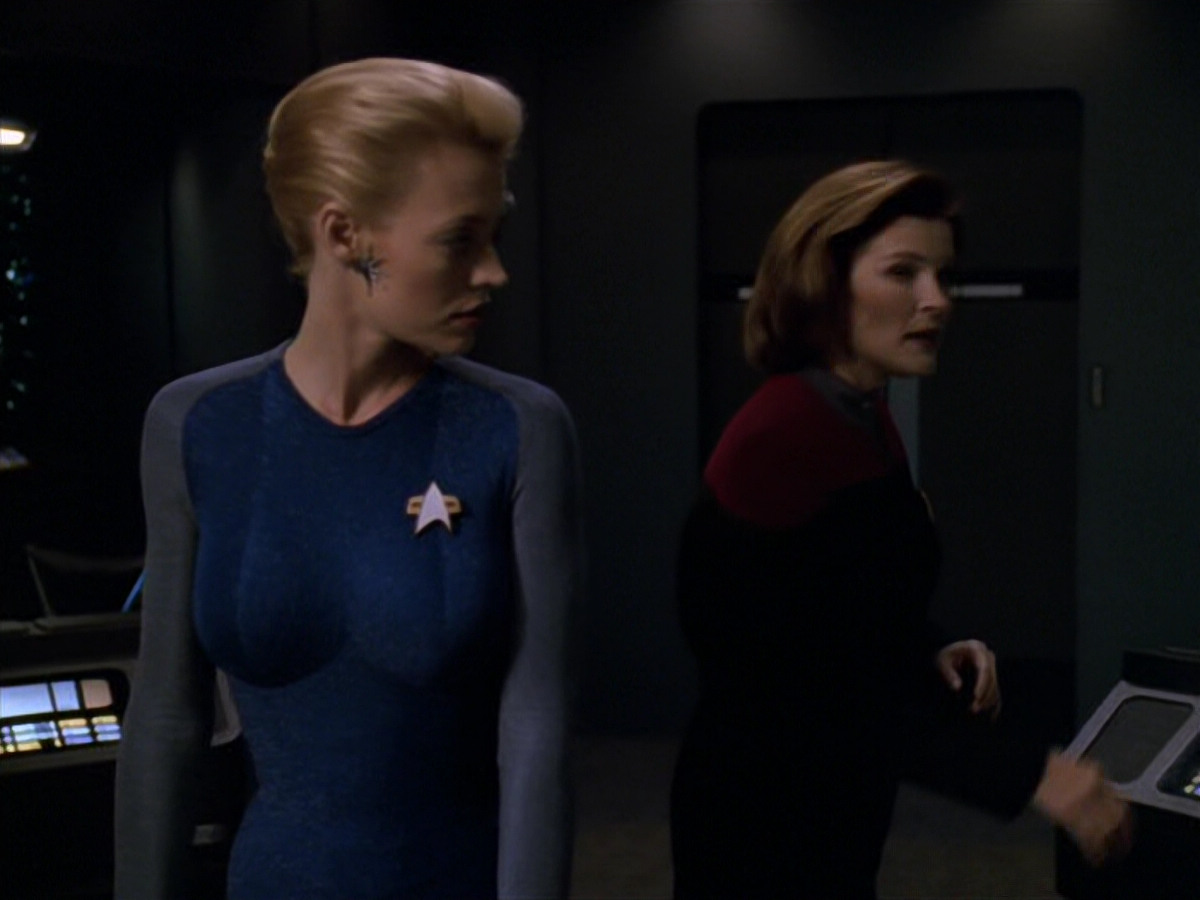 extant_StarTrek_VOY_5x19-TheFight_02938.jpg