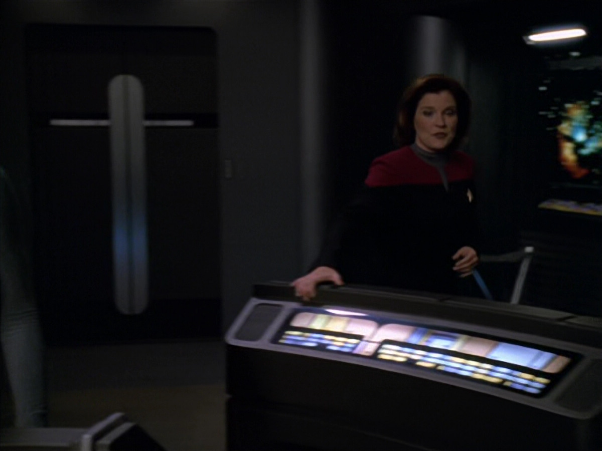 extant_StarTrek_VOY_5x19-TheFight_02941.jpg